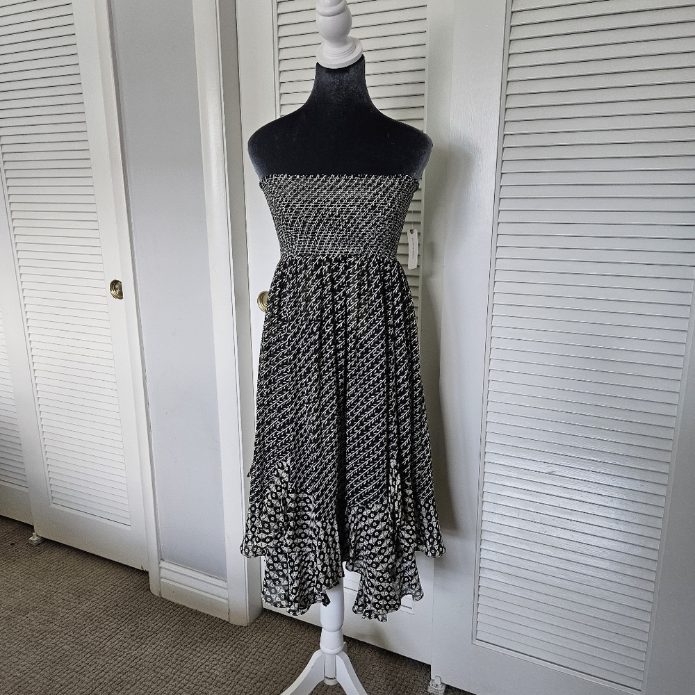 Anthropologie Akemi+Kin fit and flare strapless dress/smoked waist skirt. Size M